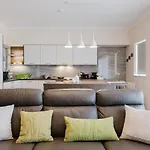 Forrest Hill Tranquil 3bed In By Homely! *
