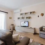 Forrest Hill Tranquil 3bed In By Homely!