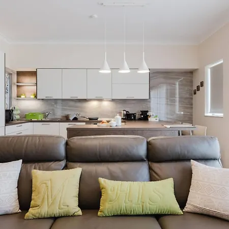 Forrest Hill Tranquil 3bed In By Homely! *