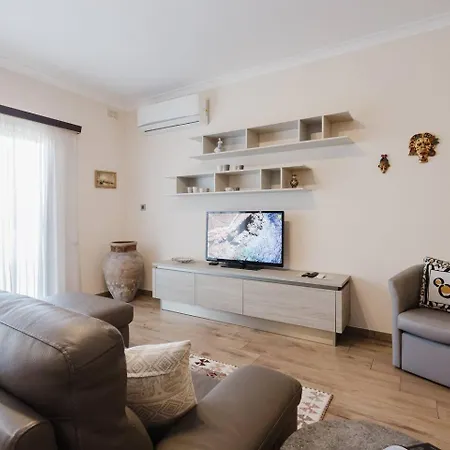 Forrest Hill Tranquil 3bed In By Homely!