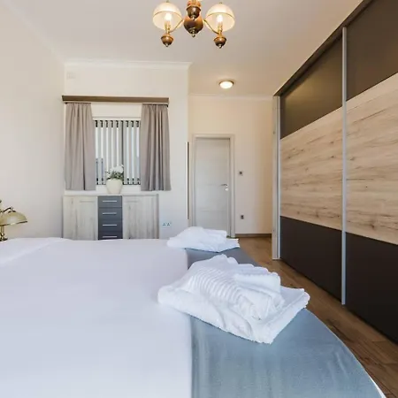 Forrest Hill Tranquil 3bed In By Homely!